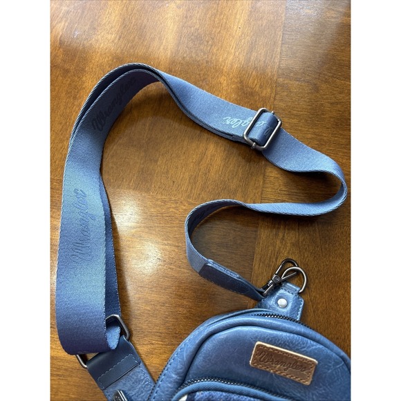 Wrangler Aztec Sling Bag for Women Western Knitted Crossbody Purse 6X3X9 - Picture 3 of 8